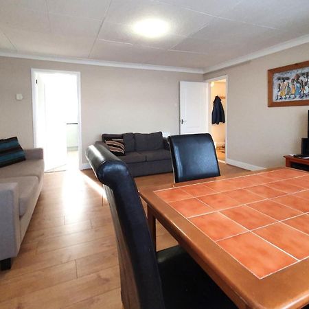 Wentworth Apartment With 2 Bedrooms, Superfast Wi-Fi And Parking Sittingbourne Extérieur photo
