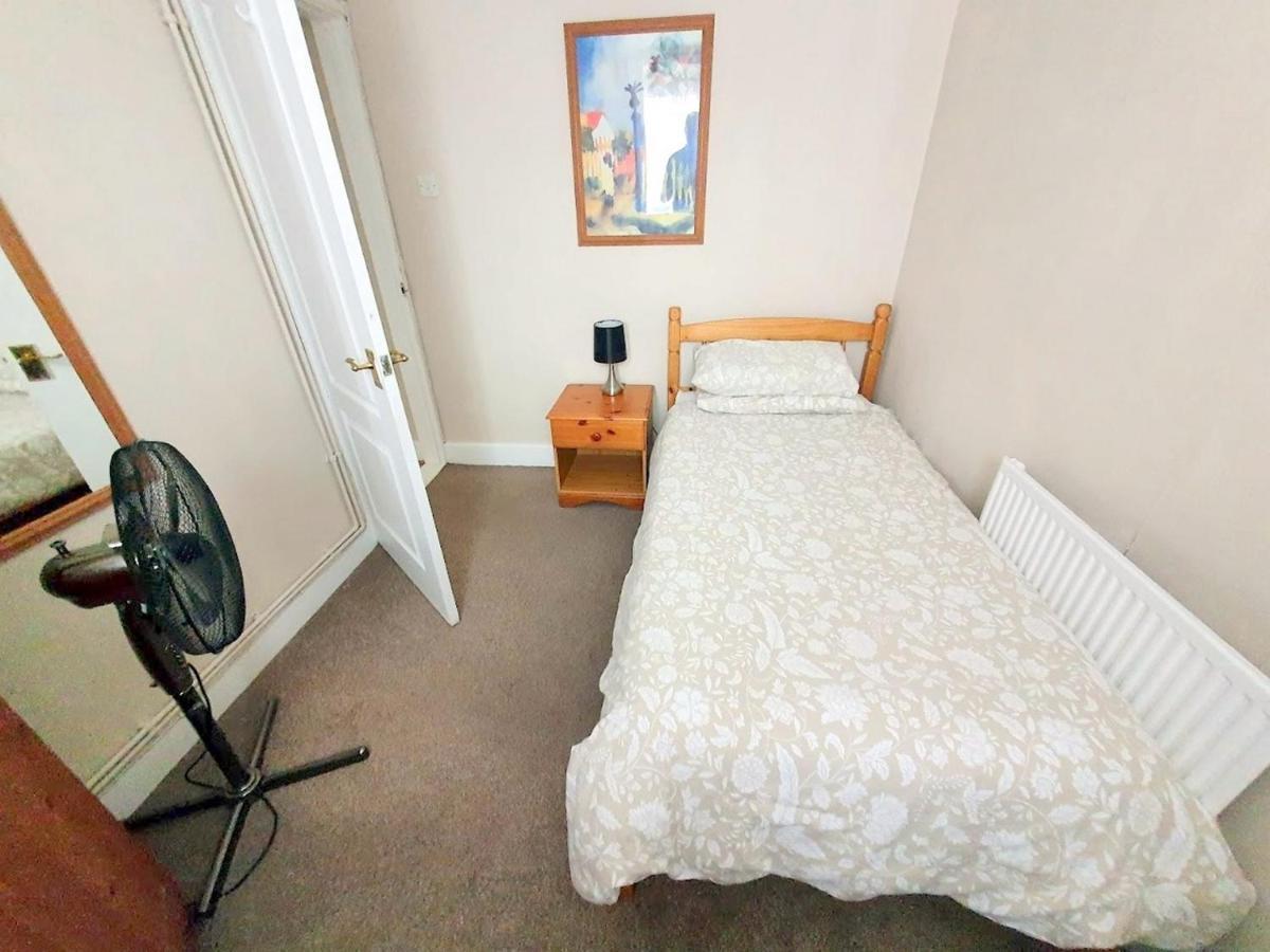 Wentworth Apartment With 2 Bedrooms, Superfast Wi-Fi And Parking Sittingbourne Extérieur photo