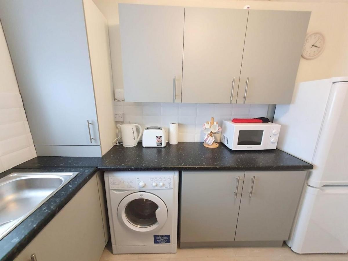 Wentworth Apartment With 2 Bedrooms, Superfast Wi-Fi And Parking Sittingbourne Extérieur photo