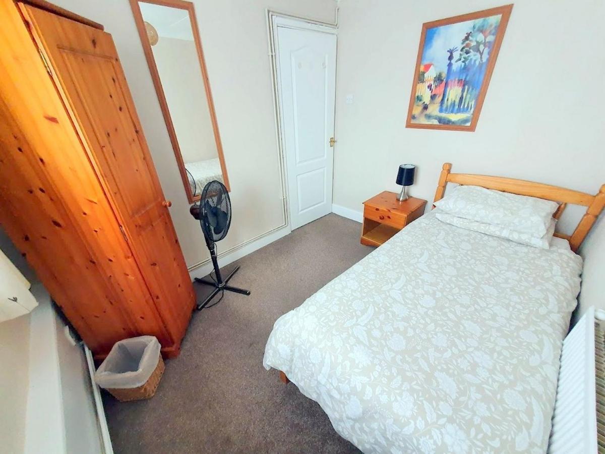 Wentworth Apartment With 2 Bedrooms, Superfast Wi-Fi And Parking Sittingbourne Extérieur photo