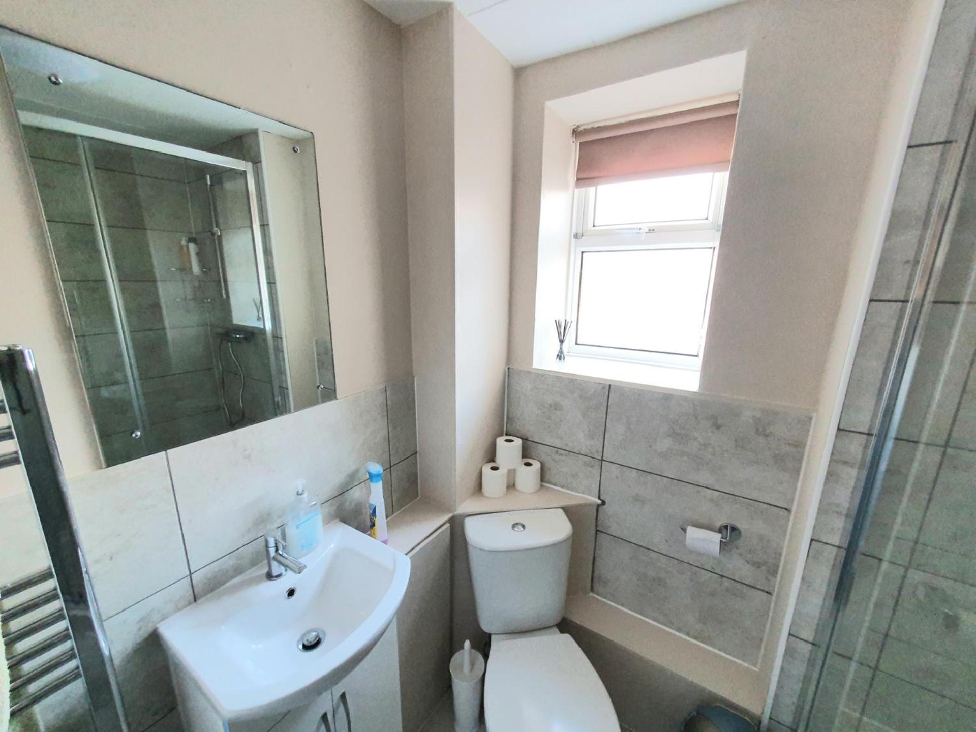 Wentworth Apartment With 2 Bedrooms, Superfast Wi-Fi And Parking Sittingbourne Extérieur photo