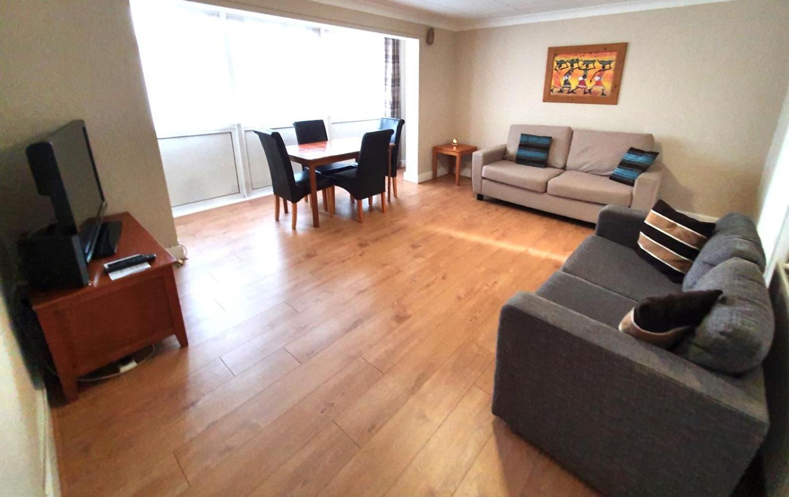 Wentworth Apartment With 2 Bedrooms, Superfast Wi-Fi And Parking Sittingbourne Extérieur photo